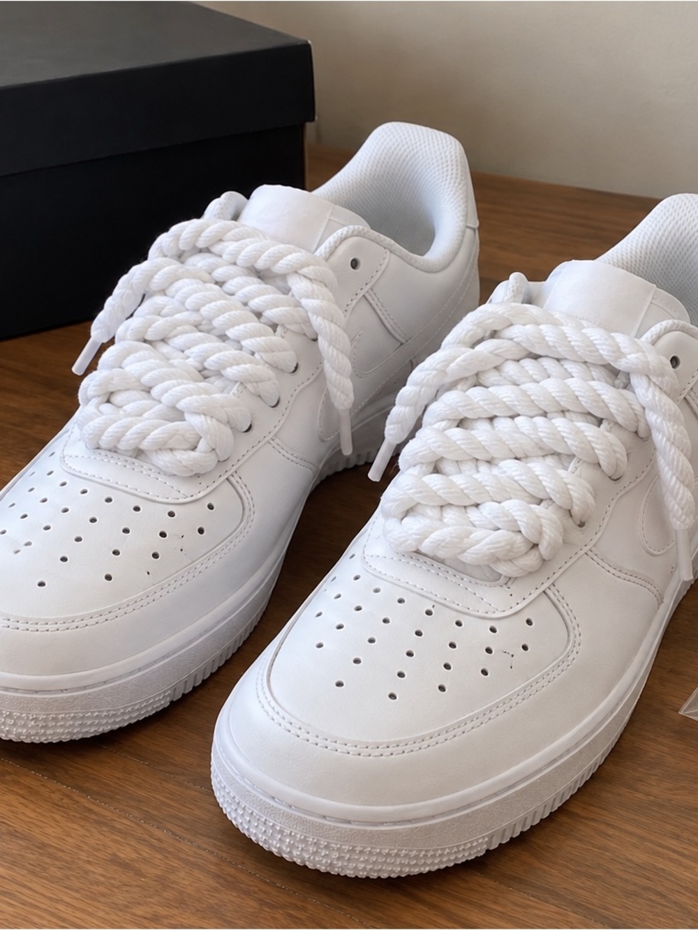 Nike Men's White Low-Top Athletic Sneakers with Thick Rope Laces